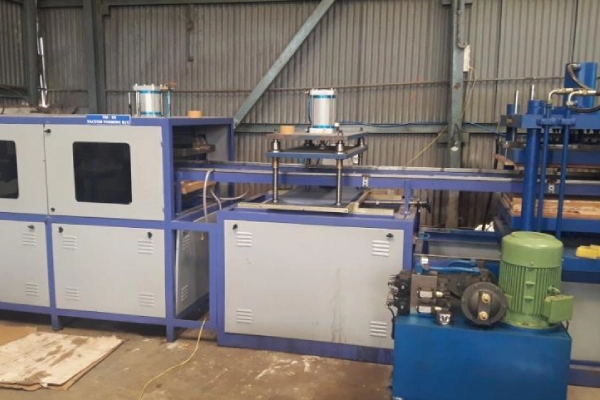 Vaccum Forming Machine